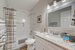 Peaceful Lady Lake Home w/ Screened-in Porch!