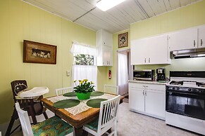 Peaceful Pomona Park Home: 1 Mi to Lake Broward!