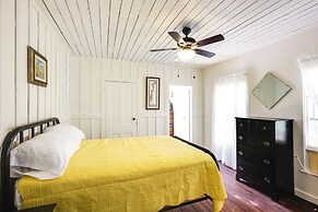 Peaceful Pomona Park Home: 1 Mi to Lake Broward!