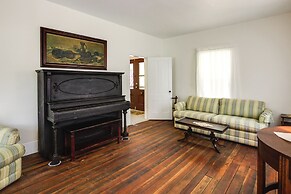 Peaceful Pomona Park Home: 1 Mi to Lake Broward!