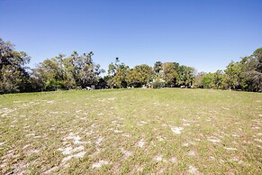 Peaceful Pomona Park Home: 1 Mi to Lake Broward!