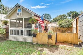 Pensacola Studio Bungalow < 1 Mi to Bayview Park!