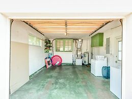 Pet-friendly Daytona Beach Home, Walk to the Ocean