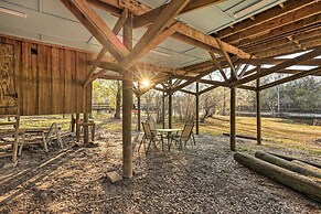 Fort White Retreat: Deck & River Access!