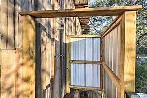 Fort White Retreat: Deck & River Access!