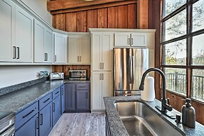 Fort White Retreat: Deck & River Access!