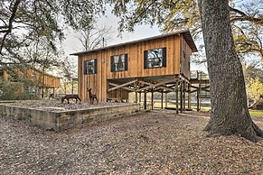 Fort White Retreat: Deck & River Access!