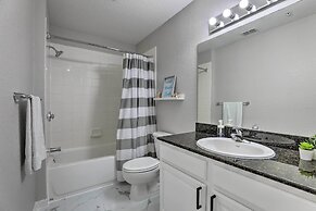 Luxury Orlando Escape - 4 Mi to Disney World!