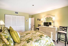 Resort-style Condo w/ Pool: 19 Miles to Fort Myers