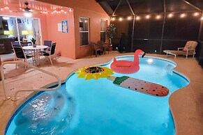 10 Mi to Disney + Heated Pool: Florida Abode!