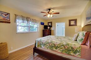 Satellite Beach 'sunshine House' w/ Hot Tub!