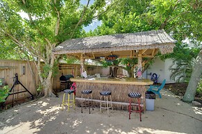Satellite Beach 'sunshine House' w/ Hot Tub!