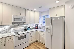 'sassy Tallahassee' Home, 5 Mi to Downtown!