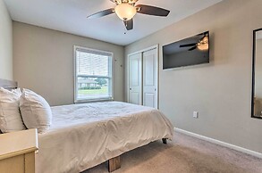 Spacious Fort Walton Beach Home ~ 2 Mi to Beach!