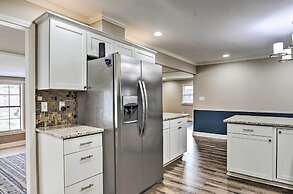 Spacious Fort Walton Beach Home ~ 2 Mi to Beach!