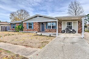 Spacious Fort Walton Beach Home ~ 2 Mi to Beach!