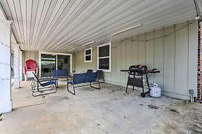 Spacious Fort Walton Beach Home ~ 2 Mi to Beach!
