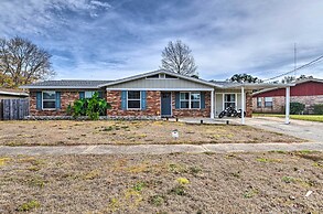 Spacious Fort Walton Beach Home ~ 2 Mi to Beach!