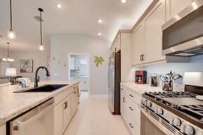 Sunlit Escape in The Villages w/ Screened Porch!