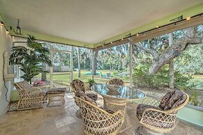 Sunny Crystal River Home w/ Screened-in Porch