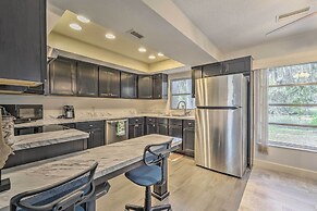 Sunny Crystal River Home w/ Screened-in Porch