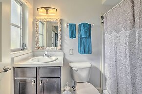 Sunny Crystal River Home w/ Screened-in Porch