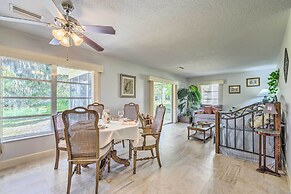 Sunny Crystal River Home w/ Screened-in Porch