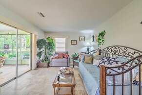 Sunny Crystal River Home w/ Screened-in Porch