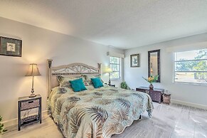 Sunny Crystal River Home w/ Screened-in Porch