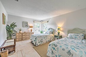 Sunny Crystal River Home w/ Screened-in Porch