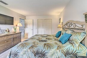 Sunny Crystal River Home w/ Screened-in Porch