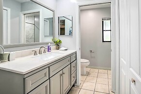 Stunning Retreat ~ 3 Miles to Pier!