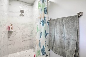 Stunning Retreat ~ 3 Miles to Pier!