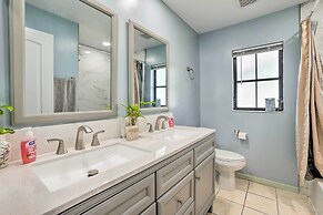 Stunning Retreat ~ 3 Miles to Pier!