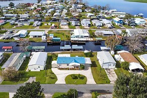 Sunny Waterfront Welaka Home w/ Private Dock!