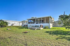 Sunny Waterfront Welaka Home w/ Private Dock!