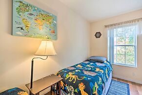Kissimmee Resort Townhome w/ Pool, 7 Mi to Disney!