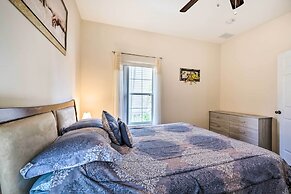 Kissimmee Resort Townhome w/ Pool, 7 Mi to Disney!