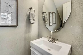 On-site Beach Bar: Sunny Perdido Key Cottage!