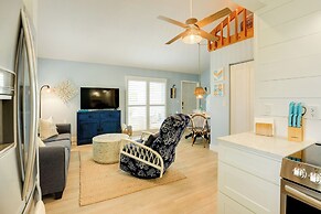 Tropical Cottage < 2 Mi to Hobe Sound Beach!