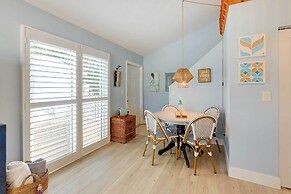 Tropical Cottage < 2 Mi to Hobe Sound Beach!