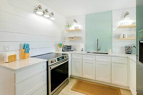 Tropical Cottage < 2 Mi to Hobe Sound Beach!