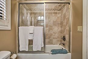 2 Mi to Beach: Updated & Private Oakland Park Gem!