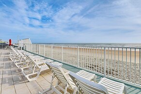 Updated Daytona Beach Oceanfront Studio w/ Pool!