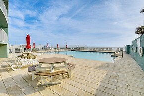 Updated Daytona Beach Oceanfront Studio w/ Pool!