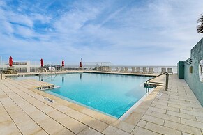Updated Daytona Beach Oceanfront Studio w/ Pool!