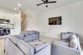 Kissimmee Townhome w/ Pool Access ~ 7 Mi to Disney