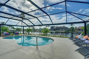 Private Pool: Modern Canalfront Home in Cape Coral