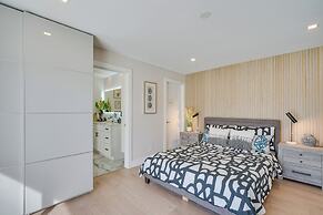 Private Pool: Modern Canalfront Home in Cape Coral