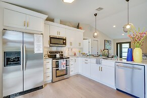 Private Pool: Modern Canalfront Home in Cape Coral